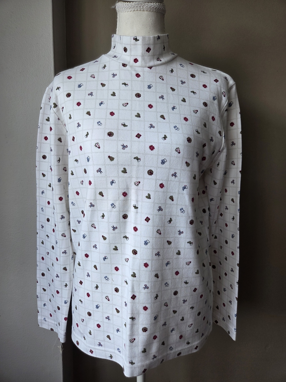 Croft & Barrow Women's Holiday Mock Neck Top Size S 100% Cotton Christmas Print